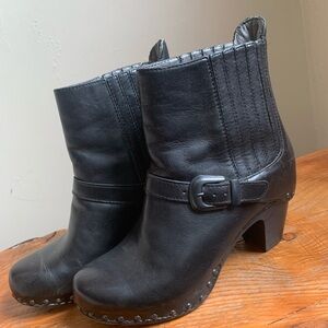 Black Dansko ankle boots. Size EU 40 / Women’s 9